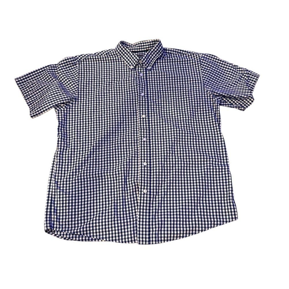 Men’s checkered button down shirt